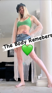 Debbie Gibson feet photo thumbnail