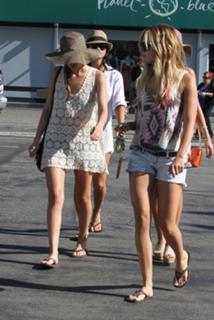 Ashley Tisdale feet photo thumbnail