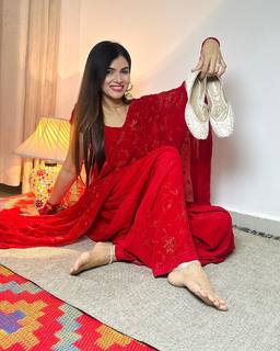 Poonam Yadav feet photo thumbnail