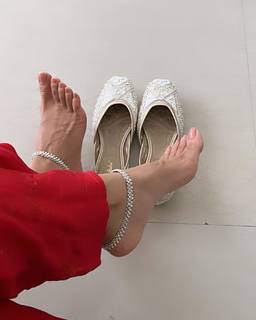 Poonam Yadav feet photo thumbnail