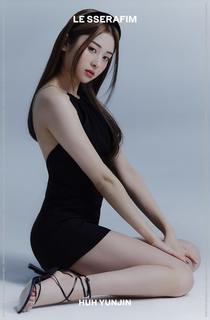 Huh Yun-jin feet photo 1