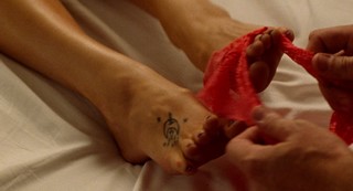Riley Keough feet photo thumbnail