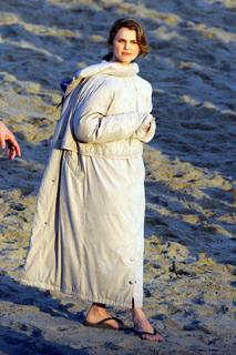 Keri Russell feet photo thumbnail