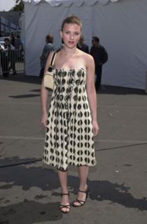 Scarlett Johansson feet photo thumbnail