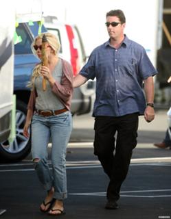 Scarlett Johansson feet photo thumbnail