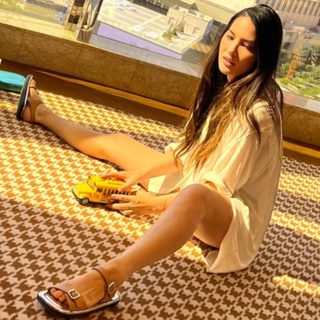 Olivia Munn feet photo thumbnail