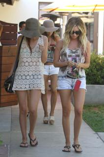 Ashley Tisdale feet photo thumbnail