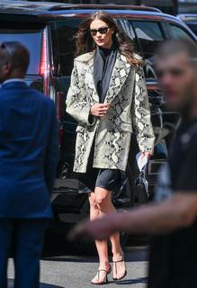 Karlie Kloss feet photo thumbnail