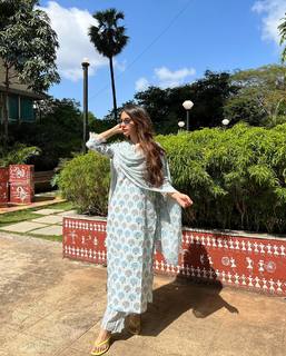 Anushka Sen feet photo thumbnail