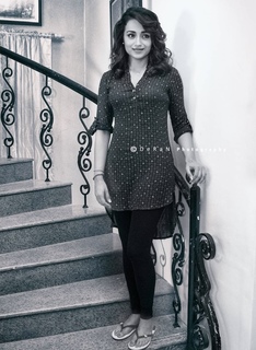 Trisha Krishnan feet photo thumbnail