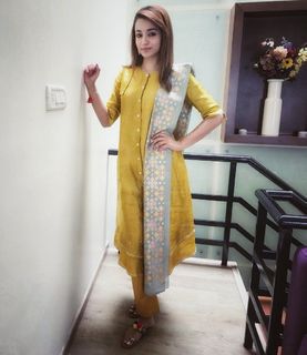 Trisha Krishnan feet photo thumbnail
