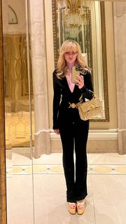 Kathryn Newton feet photo thumbnail