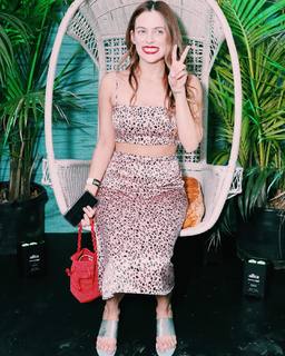 Riley Keough feet photo thumbnail