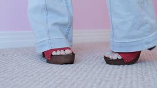 Brittani Taylor feet photo thumbnail