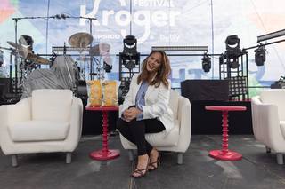 Chrissy Teigen feet photo thumbnail