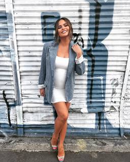 Chrissy Teigen feet photo thumbnail