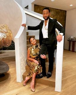 Chrissy Teigen feet photo thumbnail