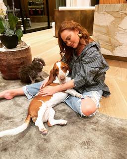 Chrissy Teigen feet photo thumbnail