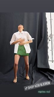 Aubrey Plaza feet photo thumbnail