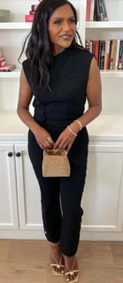 Mindy Kaling feet photo thumbnail