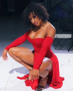 Qimmah Russo feet photo thumbnail