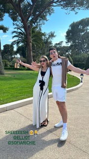 Sofia Richie feet photo thumbnail