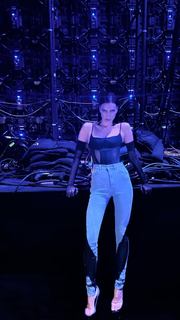 Irina Shayk feet photo thumbnail