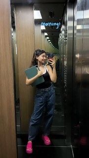 Anushka Sen feet photo thumbnail