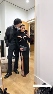 Demi Lovato feet photo thumbnail