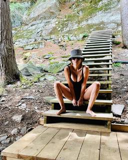 Lisa Rinna feet photo thumbnail