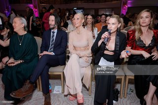 Gwyneth Paltrow feet photo thumbnail