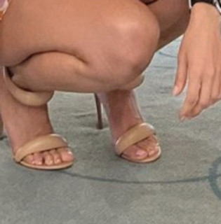 Tania Rincón feet photo thumbnail