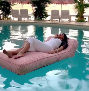 Nicole Scherzinger feet photo thumbnail