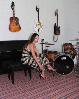 Jordana Brewster feet photo thumbnail