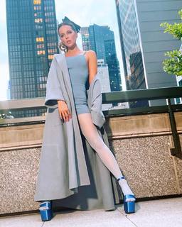 Kate Beckinsale feet photo thumbnail
