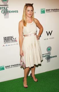 Melissa Joan Hart feet photo thumbnail