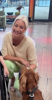 Denise Van Outen feet photo thumbnail