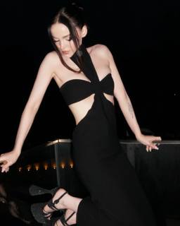Dove Cameron feet photo thumbnail