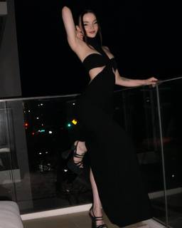 Dove Cameron feet photo thumbnail