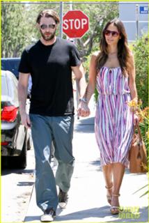 Jordana Brewster feet photo thumbnail