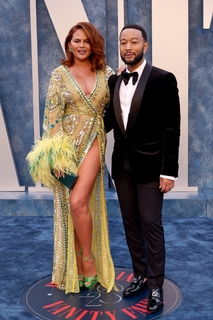 Chrissy Teigen feet photo thumbnail