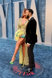 Chrissy Teigen feet photo thumbnail