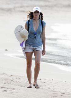 Jessica Biel feet photo thumbnail