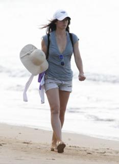 Jessica Biel feet photo thumbnail