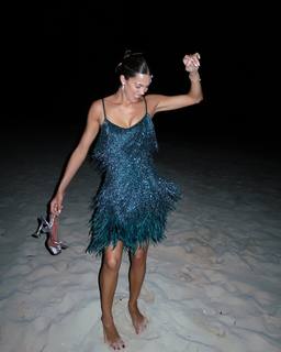 Iris Mittenaere feet photo thumbnail