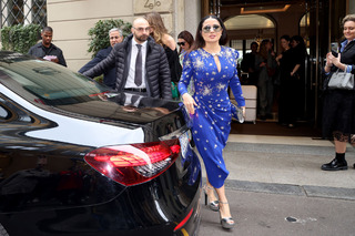 Salma Hayek feet photo thumbnail