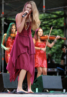 Joss Stone feet photo thumbnail