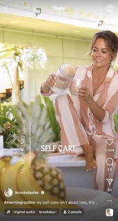 Brooke Burke feet photo thumbnail