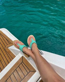 Jamie Chung feet photo thumbnail