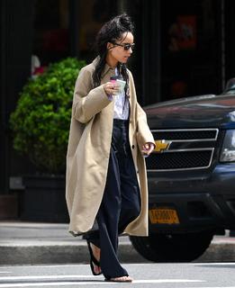 Zoë Kravitz feet photo thumbnail